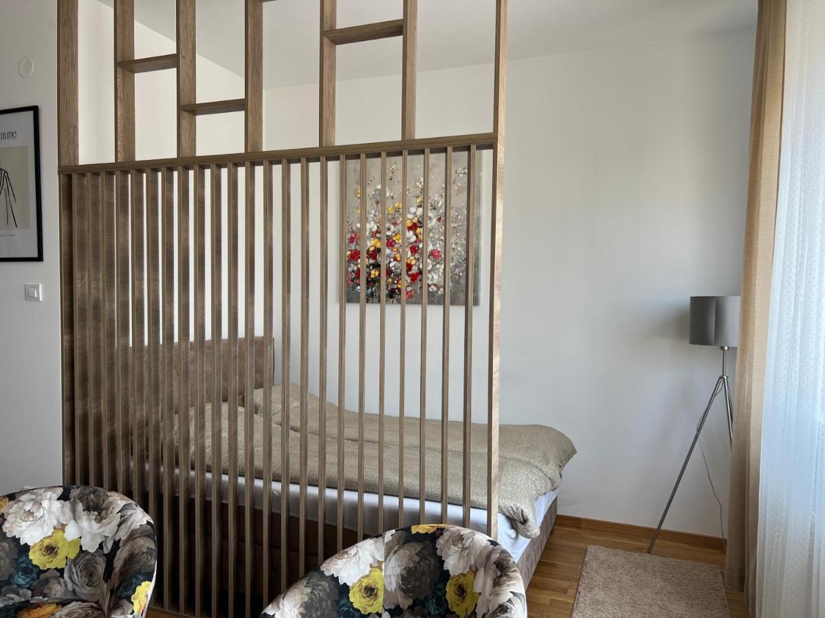 Apartment Charlie Private Parking ノヴィ・サド エクステリア 写真